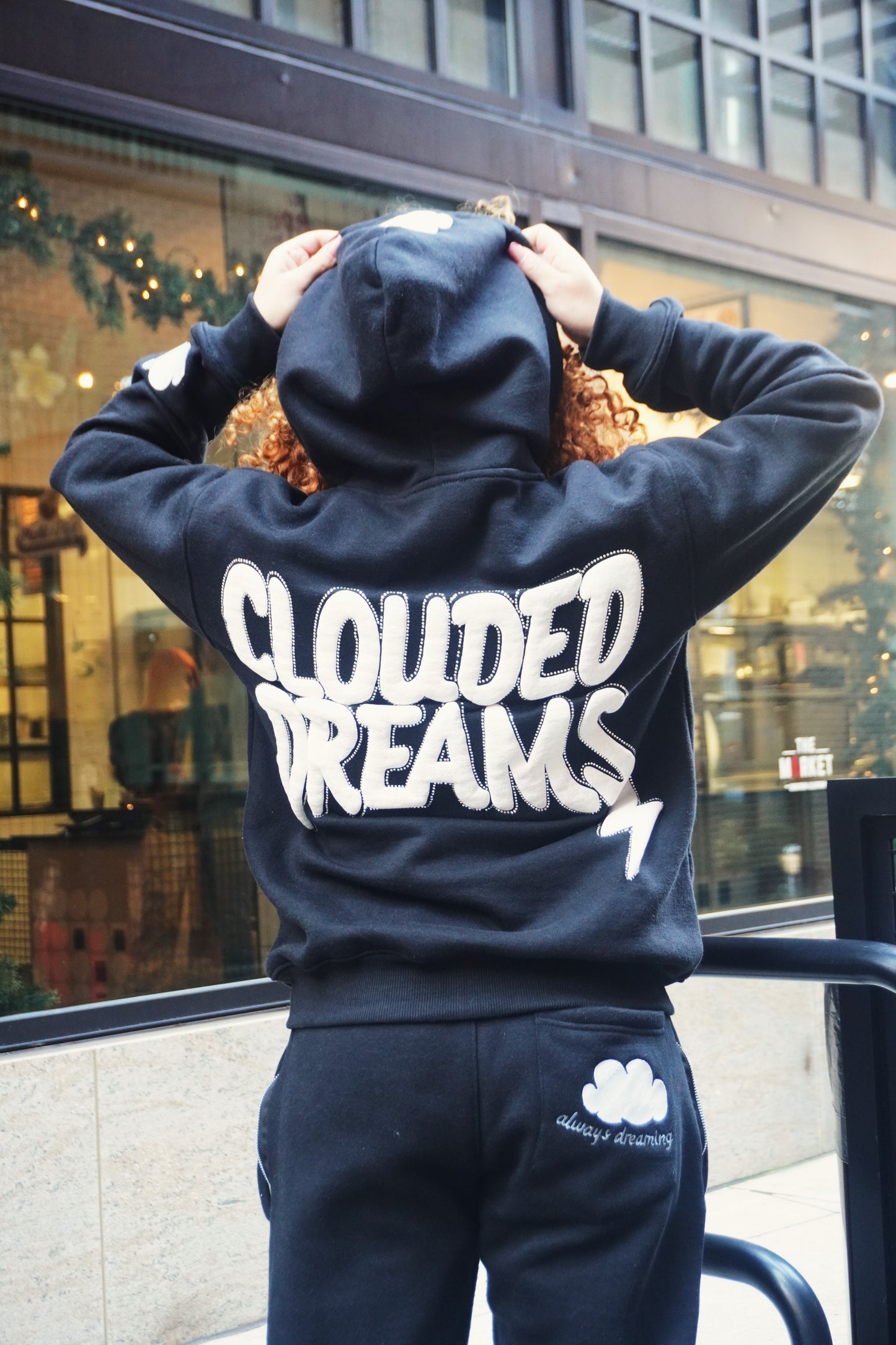 BLACK “ALWAYS DREAM” SWEATSUIT