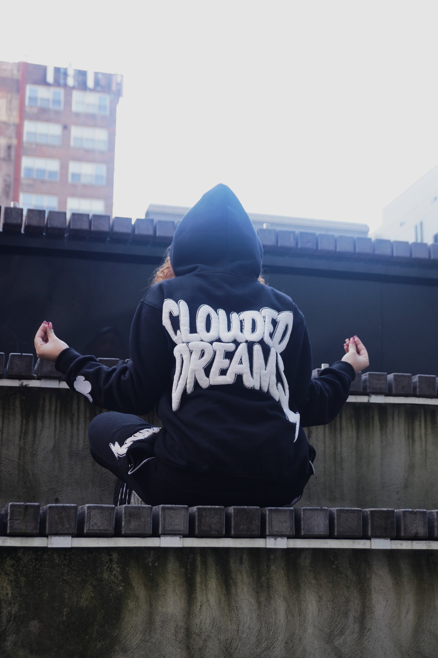 BLACK “ALWAYS DREAM” SWEATSUIT